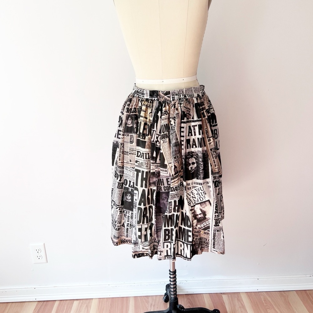 Harry‎ Potter Daily Prophet Newspaper Skirt Black White Midi Pockets - Picture 2 of 6